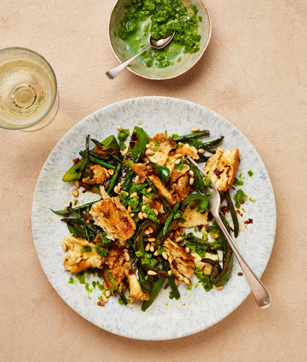 Stir-fry with fluffy eggs and spring onion daqa