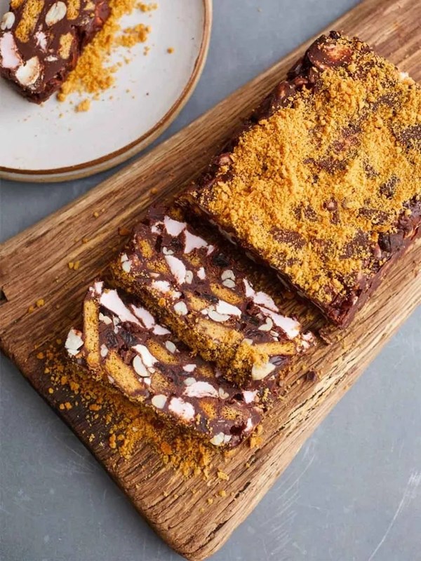 Store-cupboard fridge cake