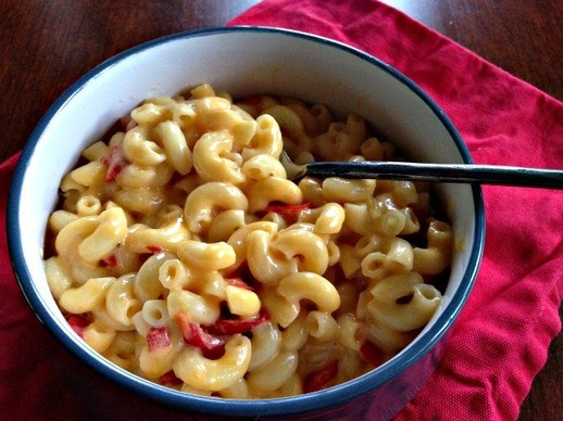 Stovetop cheddar mac and cheese with peppadew peppers