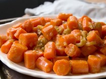 Stovetop tzimmes with carrots and raisins