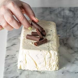 Stracciatella semifreddo [chocolate curls]