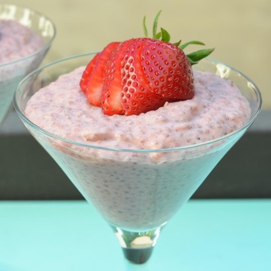 Strawberries & "cream" chia pudding
