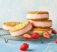 Strawberries & cream cookie sandwiches (Blondies KItchen)