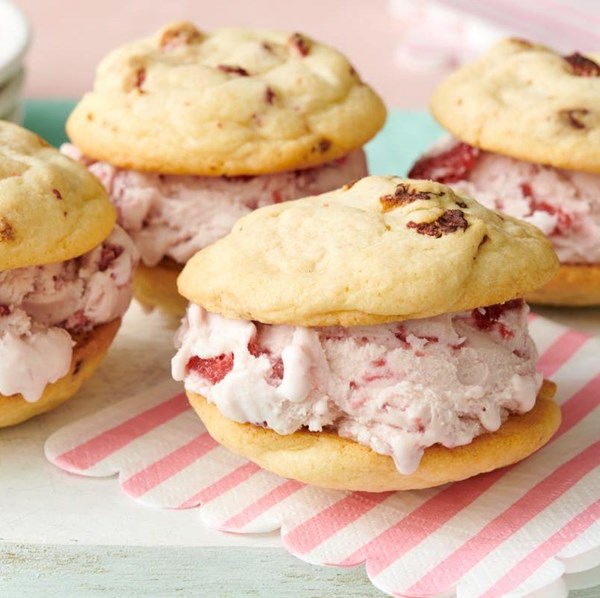 Strawberries & cream ice cream sandwiches