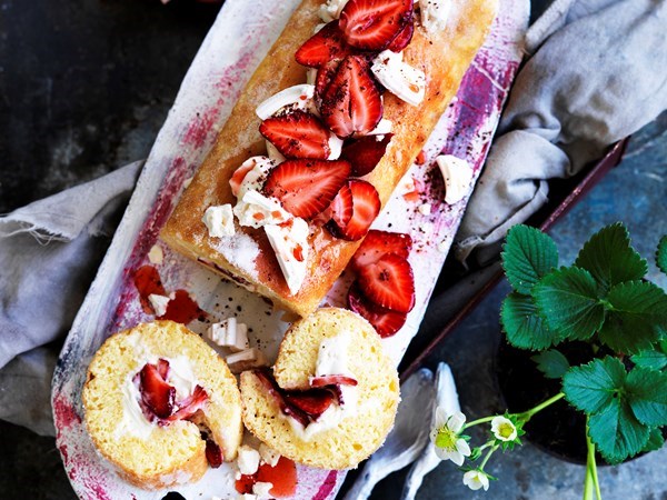 Strawberries & cream white chocolate roulade