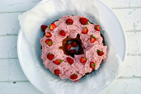 Strawberries and cream, banana bundt