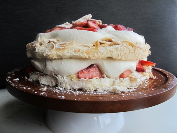 Strawberries and cream pavlova