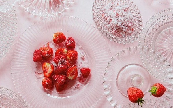 Strawberries and raspberries with rose sugar