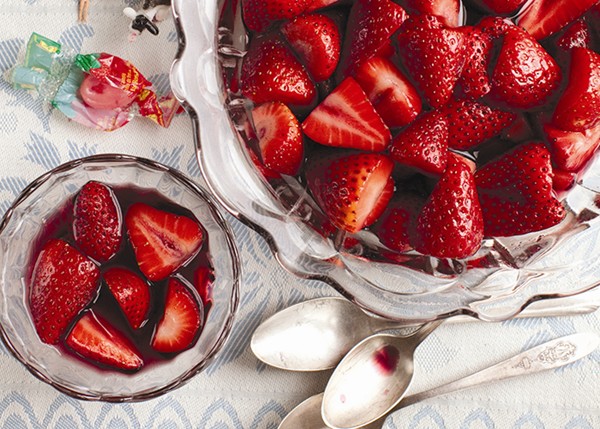 Strawberries in red wine syrup (Fraises au vin rouge)