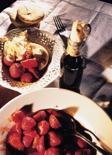Strawberries with balsamic vinegar (Fragole con aceto balsamico)