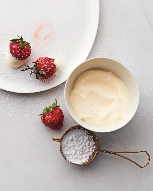 Strawberries with crème fraîche and sugar