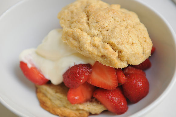Strawberries with lavender biscuits