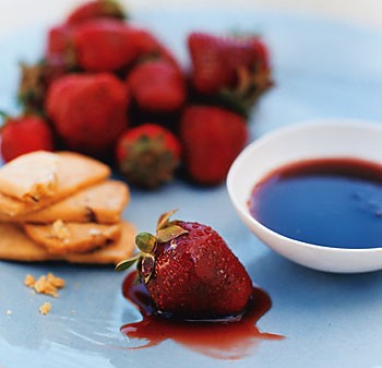 Strawberries with Port wine dip