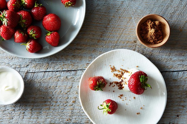 Strawberries with sour cream (or crème fraîche) and dark muscovado sugar