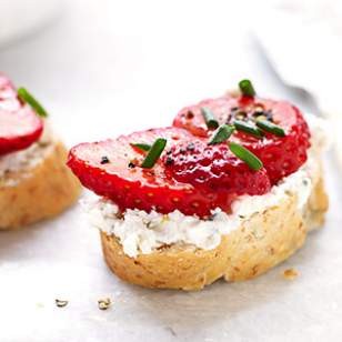 Strawberry & blue cheese bruschetta