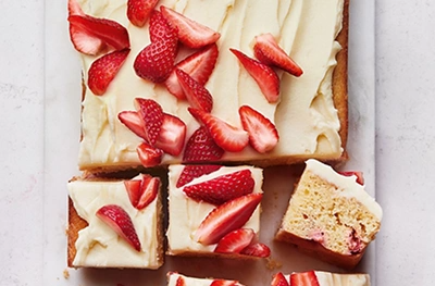 Strawberry & cardamom traybake