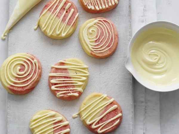 Strawberry & cream cookies