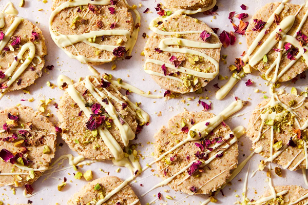 Strawberry & pistachio knafeh cookies