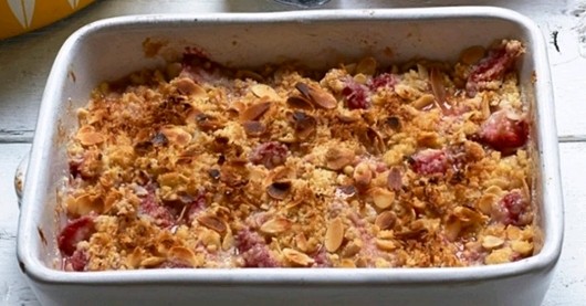 Strawberry almond crisp