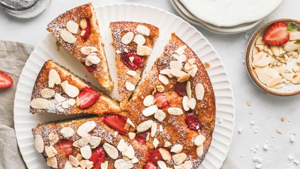 Strawberry and almond buttermilk cake