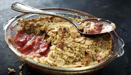 Strawberry and almond crumble