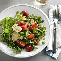 Strawberry and arugula salad with Manchego fricos