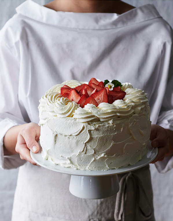 Strawberry-and-cream layer cake (Bløtkake)