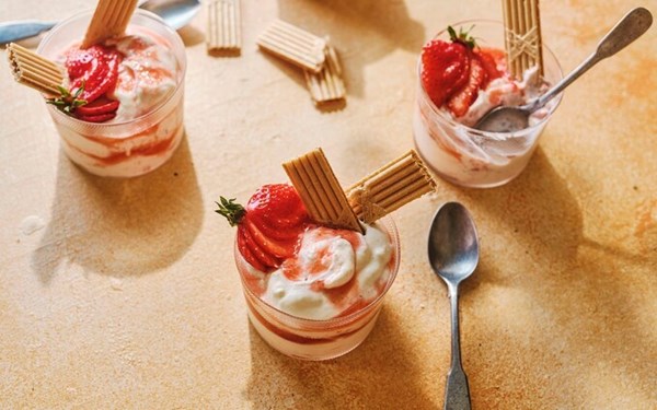 Strawberry and elderflower fool