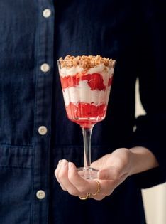 Strawberry and elderflower sundae