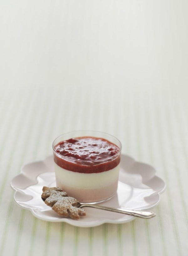 Strawberry and lemon buttermilk pannacotta