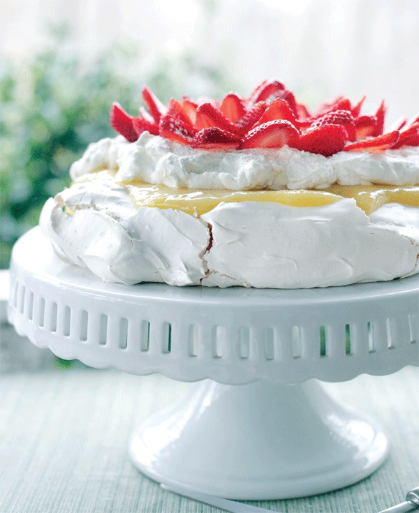 Strawberry and lemon curd Pavlova