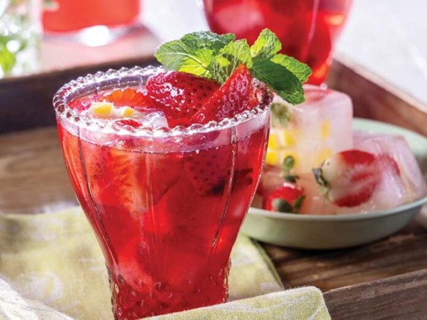 Strawberry and lemon ice cubes