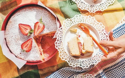 Strawberry and lemon Victoria sponge