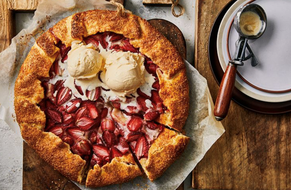 Strawberry and macadamia crostata