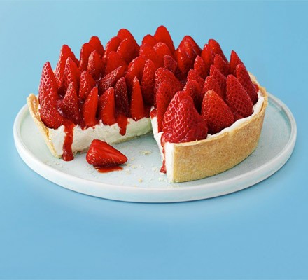 Strawberry and mascarpone cheesecake tart