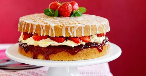 Strawberry and mint afternoon tea cake