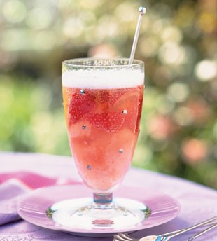 Strawberry and Prosecco fizz with lemon sorbet