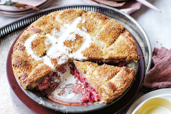 Strawberry and rhubarb pie with pecan pastry