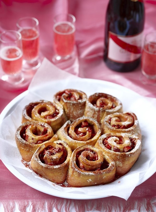 Strawberry and vanilla brioche