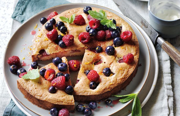 Strawberry and white chocolate almond cake
