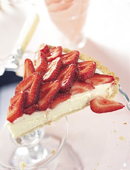 Strawberry and white chocolate mousse tart