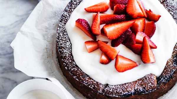 Strawberry and yoghurt cake 