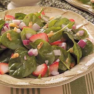 Strawberry-bacon spinach salad 