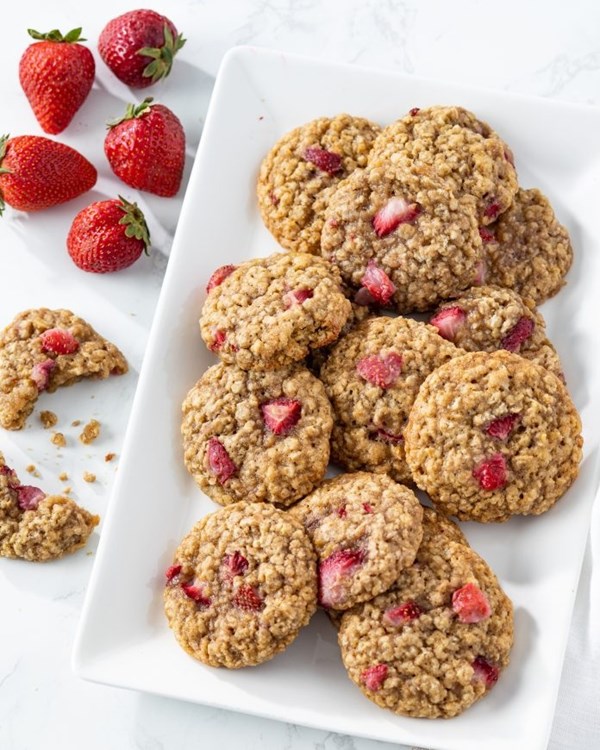 Strawberry-banana bread cookies