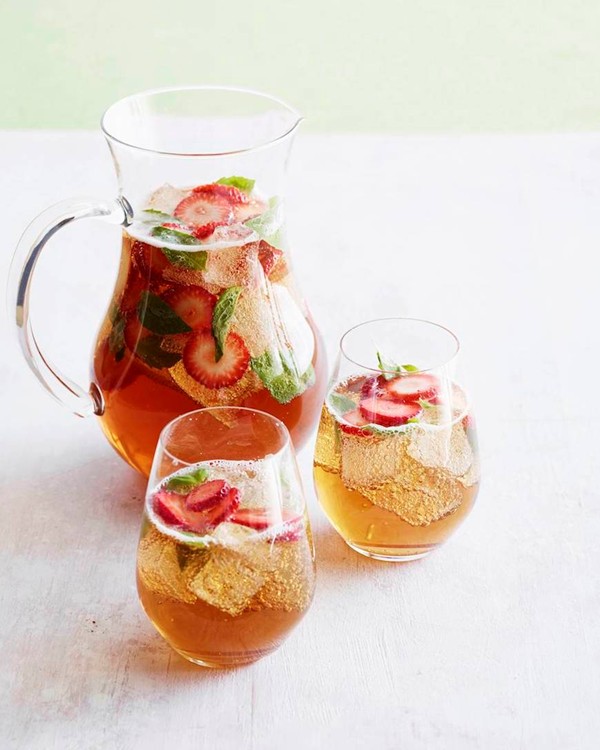 Strawberry basil iced tea sparkler