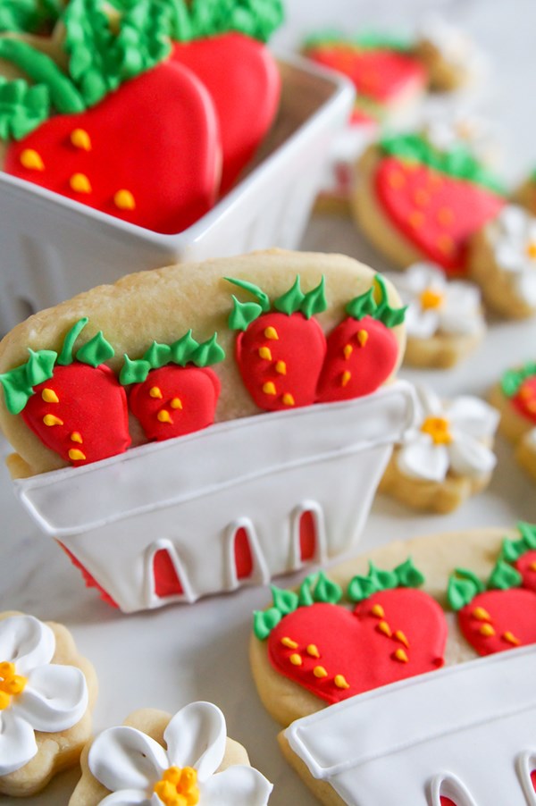 Strawberry basket cookies
