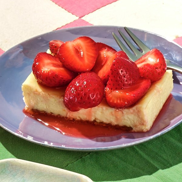 Strawberry-Biscoff cheesecake tart