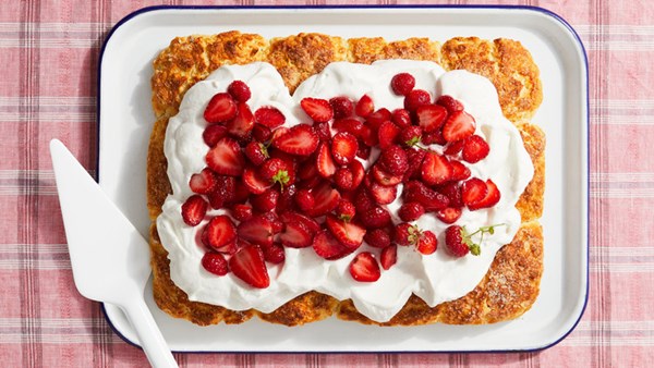 Strawberry biscuit sheet cake