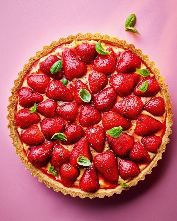 Strawberry, black pepper and clotted cream tart 