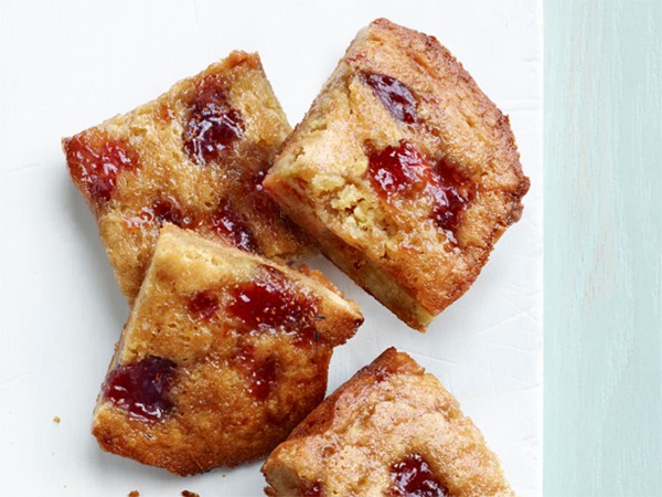 Strawberry blondies